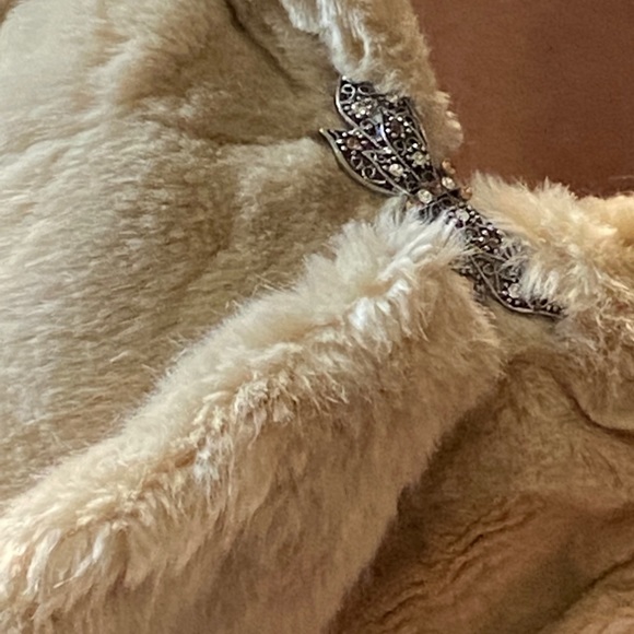 Beaded gown with ostrich feathers - Picture 7 of 8